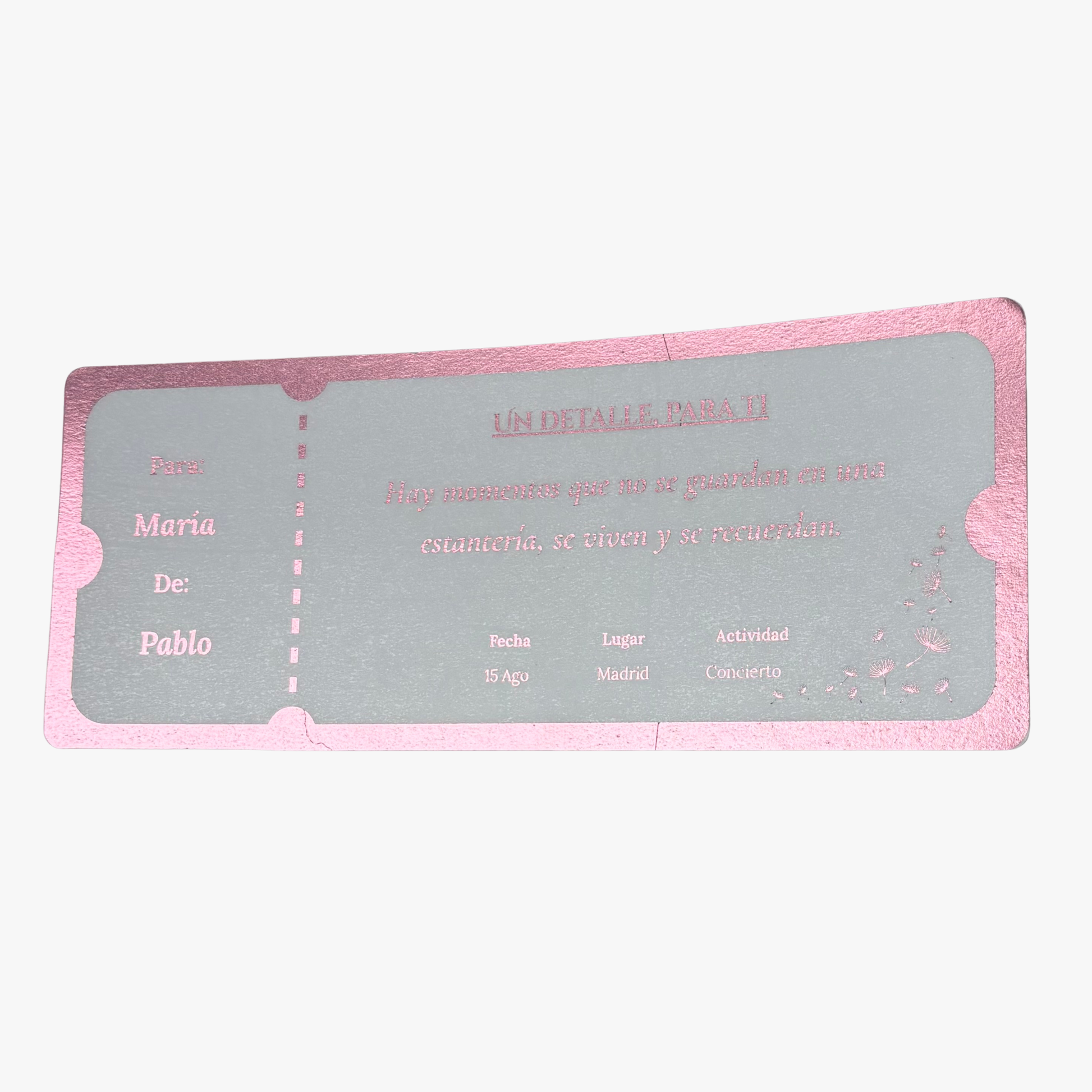 Ticket regalo de experiencia personalizado en foil rosa con efecto de luz – Rasdelma