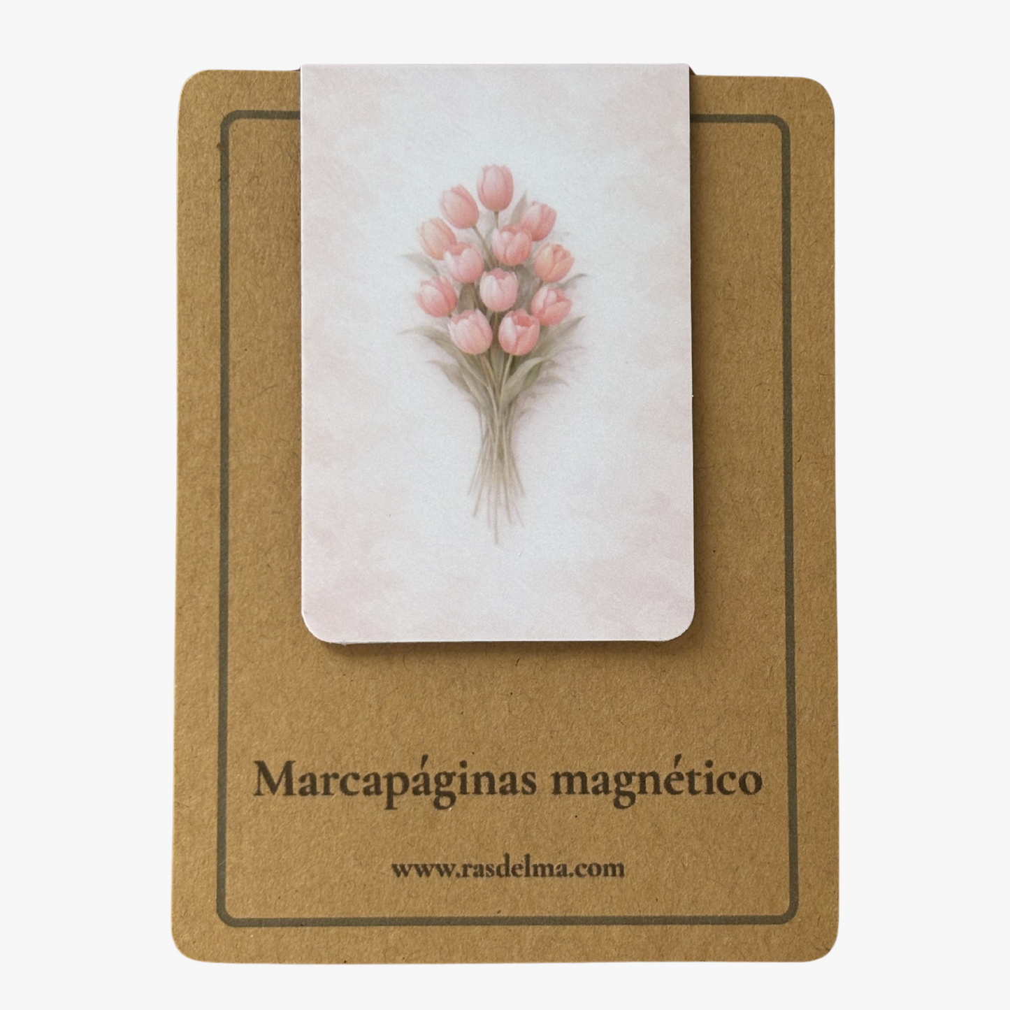 Marcapáginas magnético con ilustración de tulipanes presentado en tarjeta de Rasdelma.